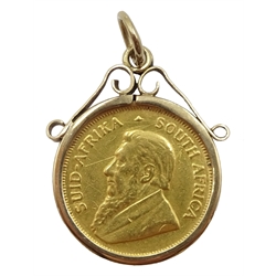 1983 gold 1/10 Krugerrand coin, loose mounted in 9ct gold pendant hallmarked