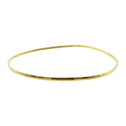 18ct gold bangle stamped K18 750, approx 3.9gm 