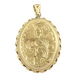 9ct gold locket with engraved decoration, Sheffield 1977
