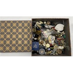 Quantity of buttons and other accessories in one box