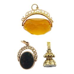 Victorian gold carnelian and bloodstone swivel fob, later gold an orange paste swivel fob and a bloodstone intaglio fob seal, all 9ct