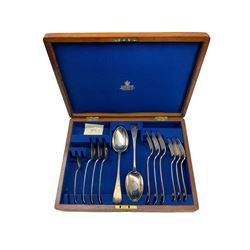 Three late Victorian silver table forks engraved with initials, three matching dessert spoons, three dessert forks, pair of table spoons and a teaspoon Sheffield 1894/5 Maker John Round 20oz and in an oak box