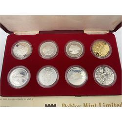 Pobjoy Mint sterling silver proof seven crown coin and gold plated sterling silver proof 'Silver Jubilee Crownmedal' set, commemorating the 'Silver Jubilee of Her Majesty Queen Elizabeth II 1977', cased with certificate

