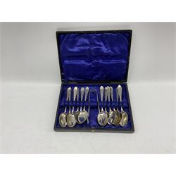 Set of twelve late Victorian engraved silver teaspoons and tongs Glasgow 1895 Maker J Blond & Son, six silver seal top teaspoons and six coffee spoons with chased stems 10oz