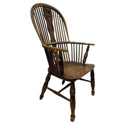 Early 19th century Windsor armchair, the splat and spindle back over wide elm seat, raised on turned supports 