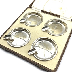 Set of four silver circular ashtrays Sheffield 1935 Maker Gladwin Ltd, in original case