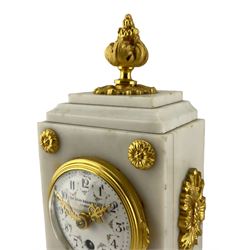 Sir John Bennet of London – white marble 8-day timepiece mantle clock c1910, marble case with a stepped pediment surmounted by a gilt metal final, on a conforming plinth with applied floral swags, enamel dial with Arabic numerals and garland swags, pierced gilt hands within a gilt bezel and convex glass, Matching pair of compliant candlesticks. With key.
Candlesticks 11cm height.