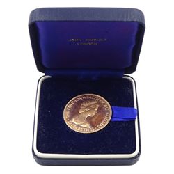 Queen Elizabeth II Commonwealth of the Bahamas 1973 gold fifty dollars coin, cased, approximately 15.65 grams, 12ct gold 