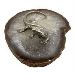 Modern silver model of a Lizard, mounted on agate slice stand, hallmarked Jon Braganza, London 2019, L12cm overall