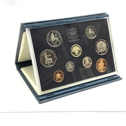 United Kingdom 1992 proof coin collection, including dual dated 1992/93 fifty pence, in blue folder with certificate