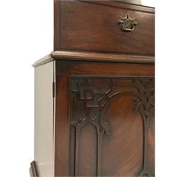 In the manner of George Speer - George III mahogany chest on folio cabinet, moulded top over four drawers, the lower section enclosed by two panelled doors with Gothic blind fret work, the interior fitted with four folio slides, lower mould over ogee bracket feet