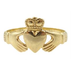 Irish 14ct gold Claddagh ring, hallmarked