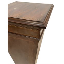 Pair Edwardian inlaid mahogany pedestals in the manner of Sheraton, moulded square top with chequered stringing, square tapering form with satinwood band, on stepped and moulded base with moulded bracket feet