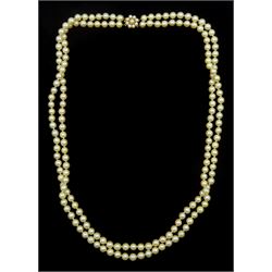 Double strand cultured pearl necklace, with 9ct gold pearl clasp