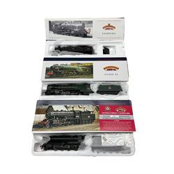 Three Bachmann '00' gauge locomotives, 32-250W WD Class 90733, 32-877 Fairburn Tank 42073 and 32-552 North Eastern 60147 (3)