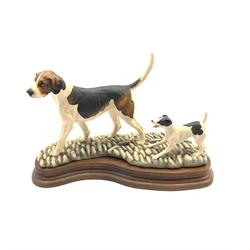 Border Fine Arts group 'Old English Foxhound and Short Haired Terrier' by Mairi Laing Hunt limited edition No. 503/750 on wooden plinth L26cm