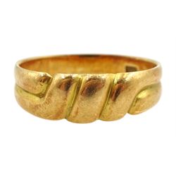 Gold twist ring stamped 18, approx 3.75gm