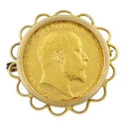 Edward VII 1909 gold full sovereign, loose mounted in god brooch, hallmarked 9ct