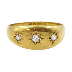Early 20th century 18ct gold gypsy set three stone old cut diamond ring, London 1916