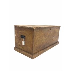 19th century scumbled pine blanket box, interior fitted with tray L105cm
