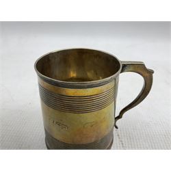 George III silver mug engraved with initials and with reeded bands H8cm, London 1810, Maker Alexander Field approx 3.45oz