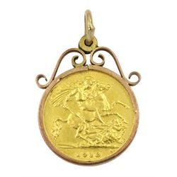King George V 1913 gold half sovereign coin, loose mounted in 9ct gold pendant