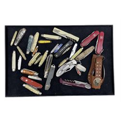Three Swiss Army knives, various folding and fruit knives, Mitsubishi multi tool set in leather case and other knives