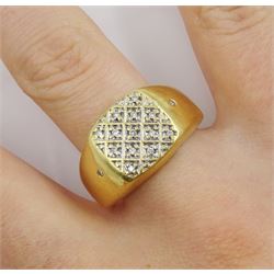 18ct gold gentleman's diamond chip ring, hallmarked