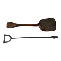 New England salt shovel stamped with W.M Case, together with iron field dibber max L86cm