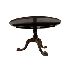 Georgian style mahogany circular coffee table, turned column on three splay legs