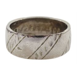18ct white gold wedding band, London 1970, approx 6.05gm