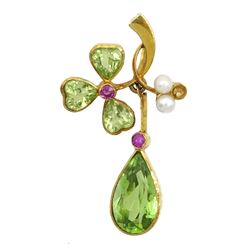 Early 20th century 15ct gold peridot, pearl and pink stone shamrock pendant, in original fitted case