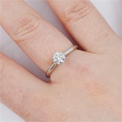 18ct white gold single stone round brilliant cut diamond ring, hallmarked, diamond approx 0.50 carat