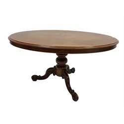 Victorian mahogany loo table, the oval top over turned column leading into splayed and scrolled supports W135cm, H73cm, D105cm