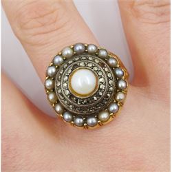 14ct gold split pearl circular mourning ring, the shoulders with bright cut decoration, with later silver marcasite and single pearl centre