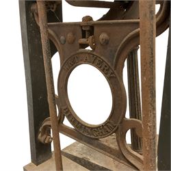 W & T. Avery - 19th century cast iron sack scales