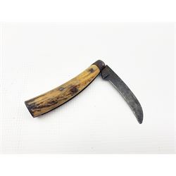 Early 20th century stag horn pruning knife by W. Saynor, Sheffield, L18.5cm when open