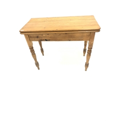 Victorian design pine tea table, the fold over revolving top raised on turned supports, W102cm