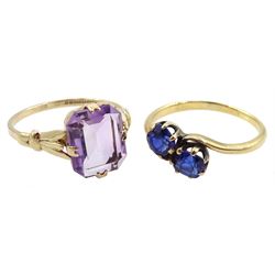 9ct gold single stone amethyst ring, Birmingham 1976 and a 17ct gold two stone synthetic sapphire crossover ring