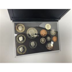 The Royal Mint United Kingdom 2009 proof coin collection, including Kew Gardens fifty pence, cased, no certificate