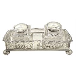Late Victorian silver inkstand of serpentine outline with three quarter pierced gallery fitted with two glass inkwells with silver covers engraved with the crest of Viscount Helmsley and on compressed bun feet W18cm Chester 1900/1 Makers George Nathan and Ridley Hayes.
Provenance: 2nd Earl of Feversham
