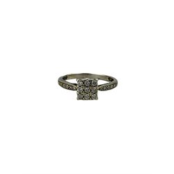 9ct gold diamond cluster ring, total diamond weight approx 0.33 carat 