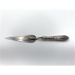 Edwardian silver trowel shape bookmark Birmingham 1909, maker Adie & Lovekin, another by the same maker 1923, another Birmingham 1901by William Devenport, another 1908 and another with agate handle marked 'Silver (5)