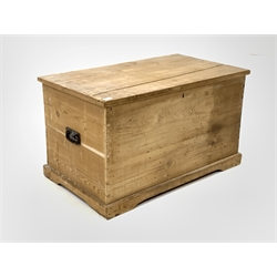 Early 20th Century pine blanket box with hinged lid and carry handle to each end 