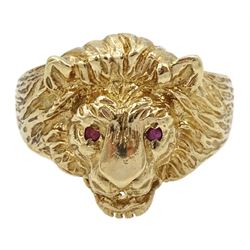 9ct gold lion ring, with ruby eyes, hallmarked
