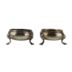 Pair of George III silver circular salts on triple shaped supports D6cm, marks rubbed (2)