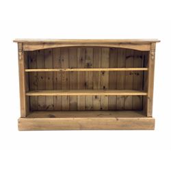 20th century pine open bookcase, with two adjustable shelves, raised on plinth base W136cm, H88cm, D30cm