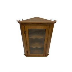 Oak corner cabinet with one glazed doo