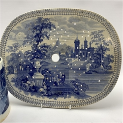 Early 19th century pearlware tankard depicting and Oriental scene, H14cm together with a 19th century blue transfer drainer decorated with figures in a landscape (2)