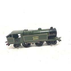 Collection of O Gauge model railway including Hornby No.2 Special 4-4-2 tank locomotive in green Southern livery 2091, Pullman coaches and other rolling stock, some boxed, Station, track, accessories etc